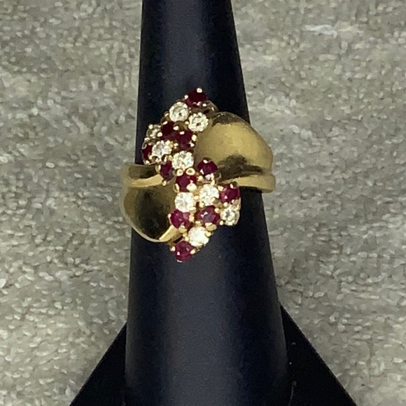 Vintage AISCO 14k Yellow Gold Diamond and Ruby Ring (sz 6.5) - Picture 5 of 7